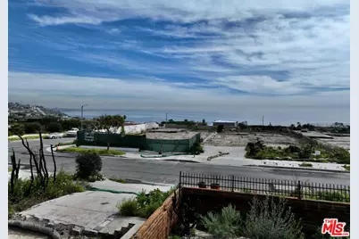 18349 Clifftop Way, Malibu, CA 90265 - Photo 17