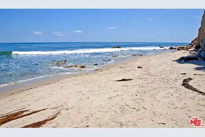 6754 Dume Dr, Malibu, CA 90265 - Photo 11