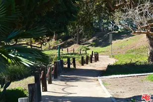 6050 Canterbury Dr, Culver City, CA 90230 - Photo 29