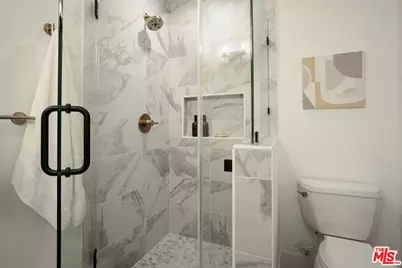 11214 W Victory Blvd #6, North Hollywood, CA 91606 - Photo 3