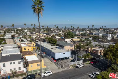 921 W 82nd St, Los Angeles, CA 90044 - Photo 11