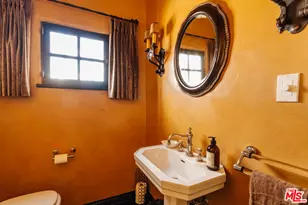 200 S Mansfield Ave, Los Angeles, CA 90036 - Photo 11