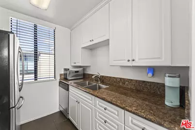 7320 Hawthorn Ave #401, Los Angeles, CA 90046 - Photo 13