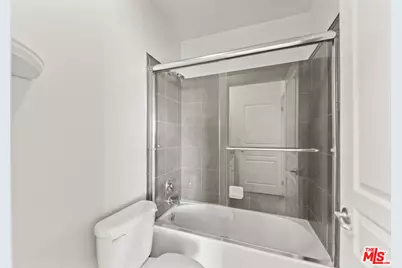 7320 Hawthorn Ave #401, Los Angeles, CA 90046 - Photo 23