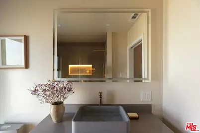 4100 Don Diablo Dr, Los Angeles, CA 90008 - Photo 19