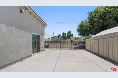 891 E 6th St, Pomona, CA 91766 - Photo 9
