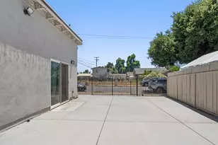 891 E 6th St, Pomona, CA 91766 - Photo 9