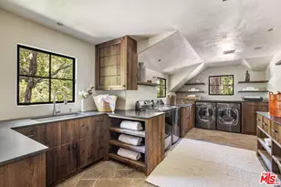3099 Mandeville Canyon Rd, Los Angeles, CA 90049 - Photo 35