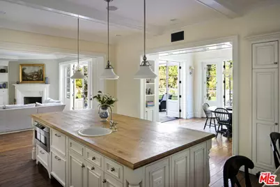 1667 Amalfi Dr, Pacific Palisades, CA 90272 - Photo 15