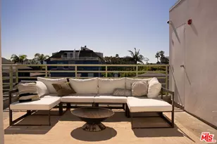 18 Voyage St, Marina del Rey, CA 90292 - Photo 33