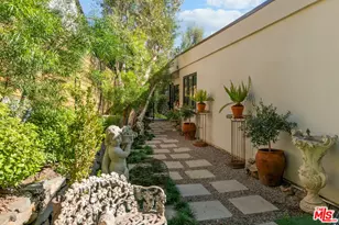 1115 N Bundy Dr, Los Angeles, CA 90049 - Photo 49