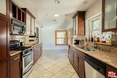 19439 Oxnard St, Tarzana, CA 91356 - Photo 19