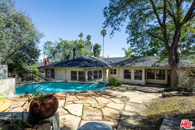 19439 Oxnard St, Tarzana, CA 91356 - Photo 13