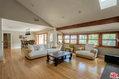 19439 Oxnard St, Tarzana, CA 91356 - Photo 15