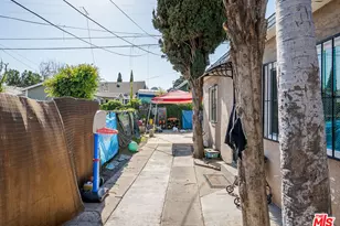 712 W 40th Pl, Los Angeles, CA 90037 - Photo 5