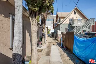 712 W 40th Pl, Los Angeles, CA 90037 - Photo 7