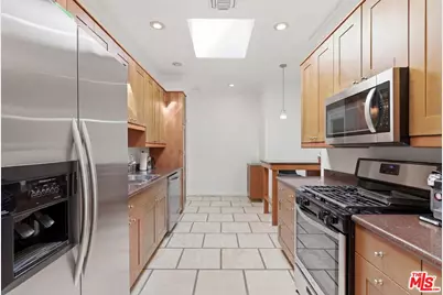 855 N Sweetzer Ave, West Hollywood, CA 90069 - Photo 13