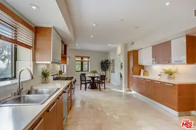 8788 Shoreham Dr #23, West Hollywood, CA 90069 - Photo 3