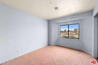 13377 Paramount Rd, Phelan, CA 92371 - Photo 17
