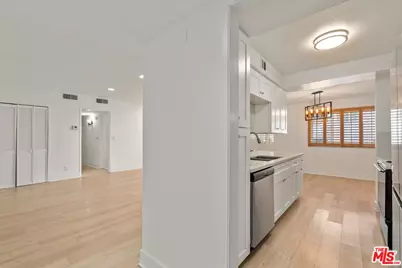 1262 S Barrington Ave #204, Los Angeles, CA 90025 - Photo 3