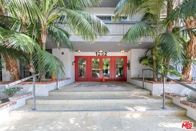 1262 S Barrington Ave #204, Los Angeles, CA 90025 - Photo 1