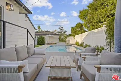 11595 Morrison St, Valley Village, CA 91601 - Photo 31