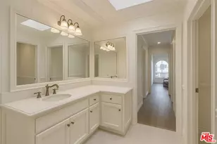 21620 Burbank Blvd, Woodland Hills, CA 91367 - Photo 11