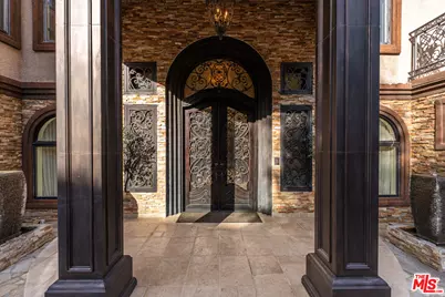 11131 Mountcastle Dr, Studio City, CA 91604 - Photo 9