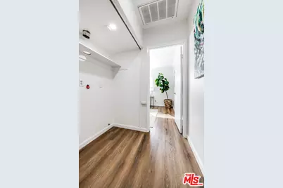 8024 Via Pompeii, Burbank, CA 91504 - Photo 19