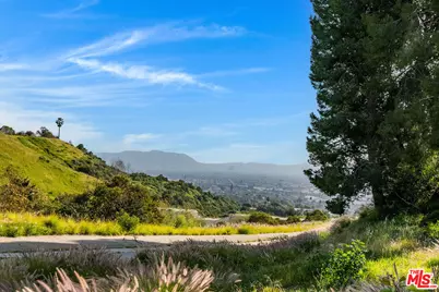 8024 Via Pompeii, Burbank, CA 91504 - Photo 27