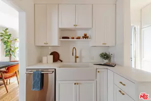 8260 Oakwood Ave, Los Angeles, CA 90048 - Photo 23