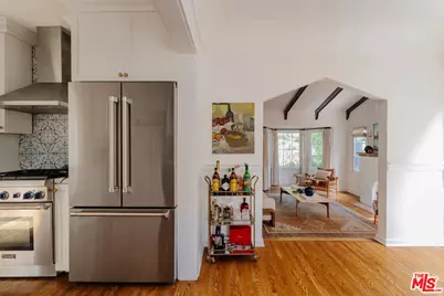 8260 Oakwood Ave, Los Angeles, CA 90048 - Photo 21