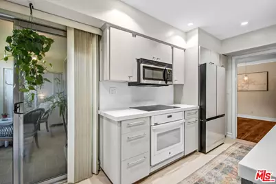 289 S Barrington Ave #A102, Los Angeles, CA 90049 - Photo 7