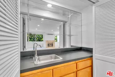 10465 Eastborne Ave #206, Los Angeles, CA 90024 - Photo 17