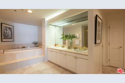 10724 Wilshire Blvd #1106, Los Angeles, CA 90024 - Photo 19