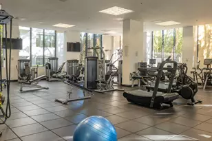 10724 Wilshire Blvd, Los Angeles, CA 90024 - Photo 23