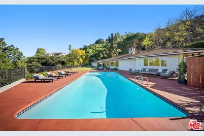 11107 Mountcastle Dr, Studio City, CA 91604 - Photo 9