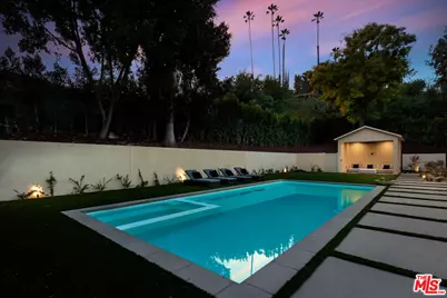 18100 Karen Dr, Tarzana, CA 91356 - Photo 43