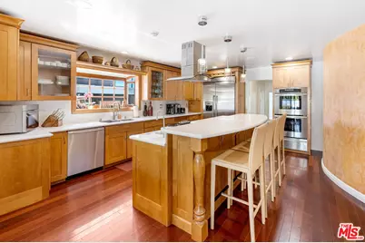 6430 S Sherbourne Dr, Los Angeles, CA 90056 - Photo 29