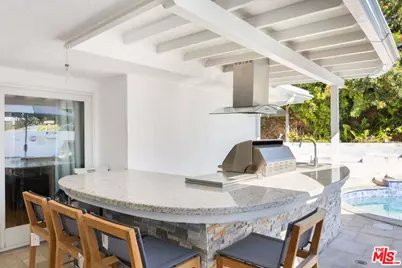 6430 S Sherbourne Dr, Los Angeles, CA 90056 - Photo 7
