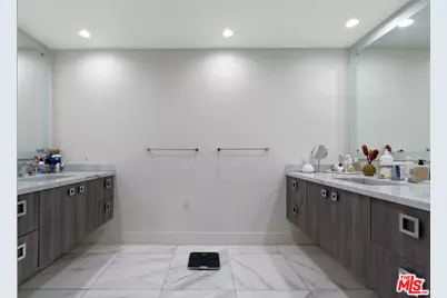 325 N Oakhurst Dr #203, Beverly Hills, CA 90210 - Photo 25