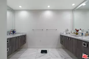 325 N Oakhurst Dr, Beverly Hills, CA 90210 - Photo 25