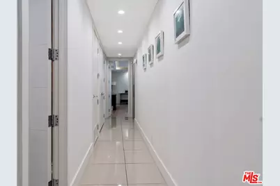 325 N Oakhurst Dr #203, Beverly Hills, CA 90210 - Photo 13