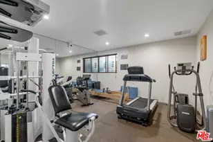 325 N Oakhurst Dr, Beverly Hills, CA 90210 - Photo 33