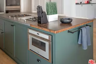 7868 Electra Dr, Los Angeles, CA 90046 - Photo 13