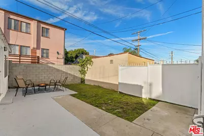 4215 W 58th Pl, Los Angeles, CA 90043 - Photo 9