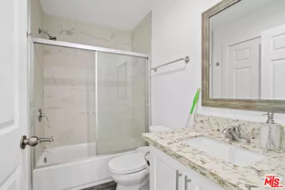 1805 S New England St, Los Angeles, CA 90006 - Photo 9