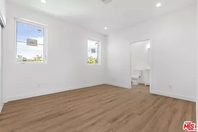 1955 Bonsallo Ave, Los Angeles, CA 90007 - Photo 17