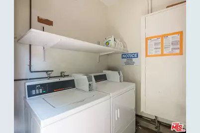 1323 S Ridgeley Dr, Los Angeles, CA 90019 - Photo 19