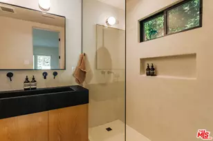 2418 Walnut Ave, Venice, CA 90291 - Photo 39